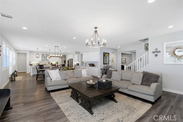 Detail Gallery Image 9 of 44 For 17183 Compass Dr, Riverside,  CA 92503 - 5 Beds | 4/1 Baths