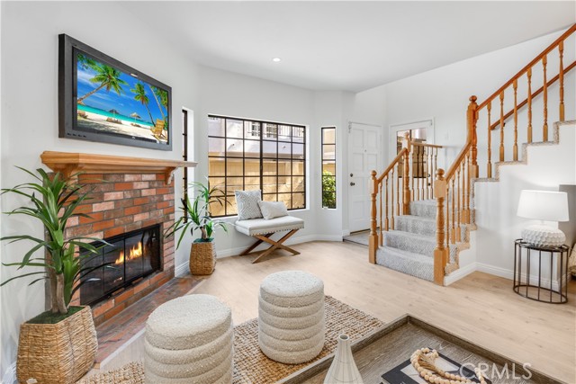 Detail Gallery Image 5 of 28 For 2008 Mathews Ave #C,  Redondo Beach,  CA 90278 - 3 Beds | 2/1 Baths