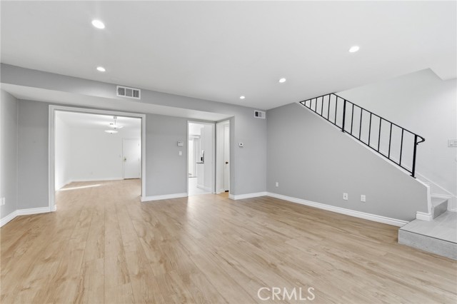 Detail Gallery Image 4 of 32 For 8633 Balboa #20,  Northridge,  CA 91325 - 3 Beds | 3 Baths