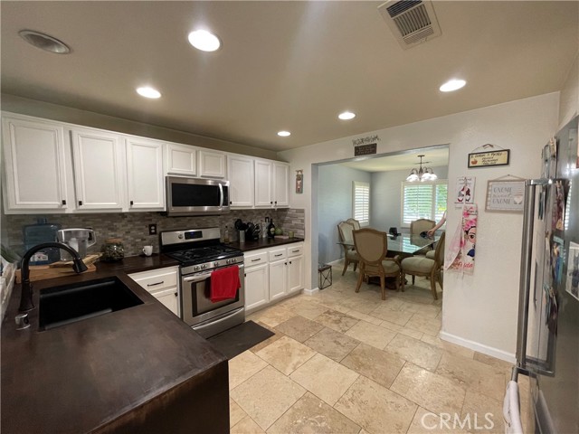 Detail Gallery Image 7 of 20 For 45004 Thalia Ln, Lake Elsinore,  CA 92532 - 3 Beds | 2 Baths