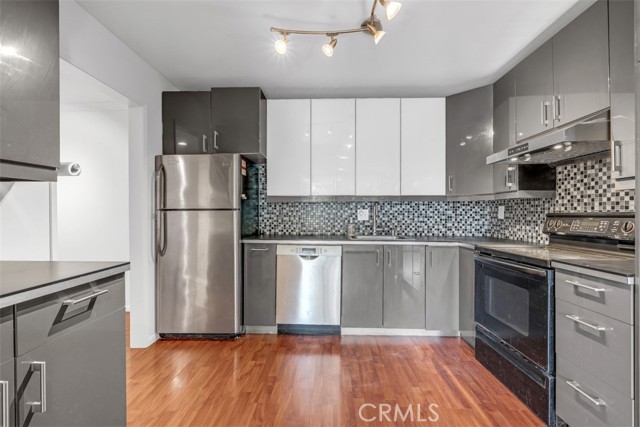 65 N Allen Avenue, Pasadena CA: https://media.crmls.org/medias/f3f3ebd3-0e22-45b5-b04d-e82f76ec7122.jpg