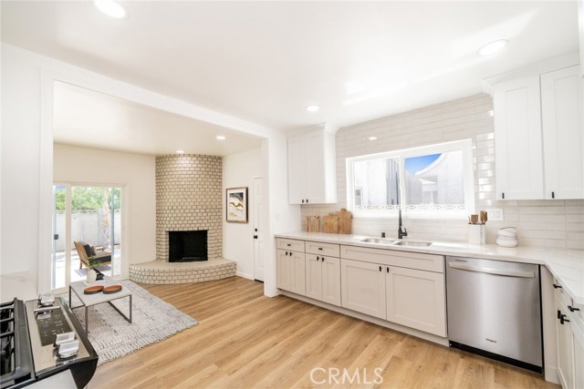 Detail Gallery Image 6 of 30 For 18987 Mindanao St, Bloomington,  CA 92316 - 4 Beds | 2 Baths