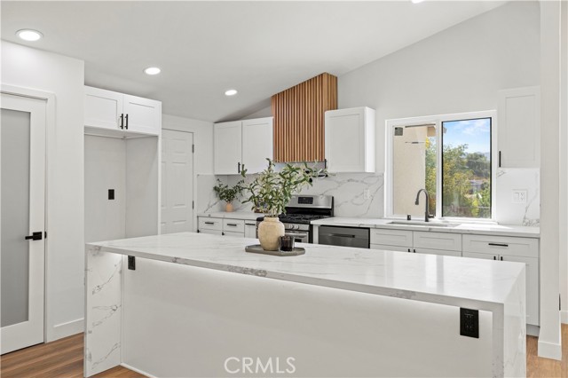 Detail Gallery Image 14 of 47 For 18718 Delight St, Canyon Country,  CA 91351 - 4 Beds | 2 Baths