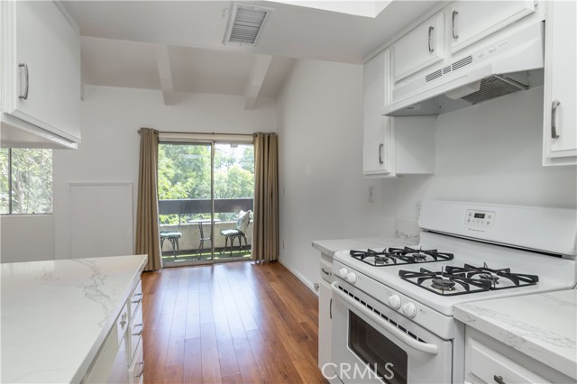 Detail Gallery Image 10 of 16 For 1303 2700 Cahuenga Blvd  East, Los Angeles,  CA 90068 - 1 Beds | 1 Baths