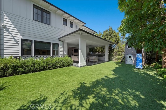 Detail Gallery Image 11 of 75 For 676 18th St, Manhattan Beach,  CA 90266 - 6 Beds | 6/2 Baths