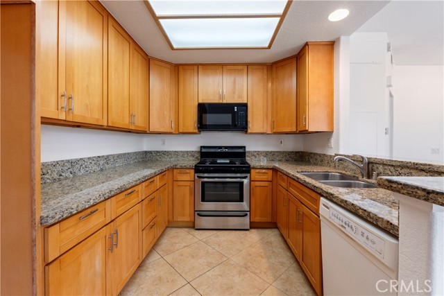 28 Sandpiper Lane, Aliso Viejo CA: https://media.crmls.org/medias/f3f5db4c-2452-4556-9a55-de4bfb8b7fc7.jpg
