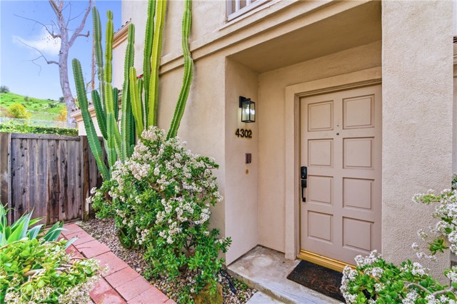 Detail Gallery Image 2 of 25 For 4302 Oak Glen St, Calabasas,  CA 91302 - 3 Beds | 3 Baths