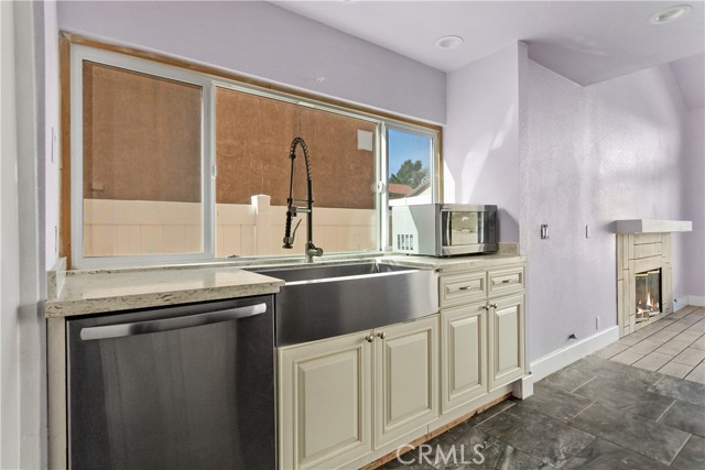 Detail Gallery Image 10 of 41 For 3327 Deaver Dr, Corona,  CA 92882 - 3 Beds | 3 Baths