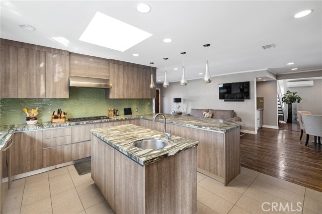 This kitchen! Two sinks, tons of storage, high end appliances, super gas cooktop and a coffee/tea bar to start your day!
