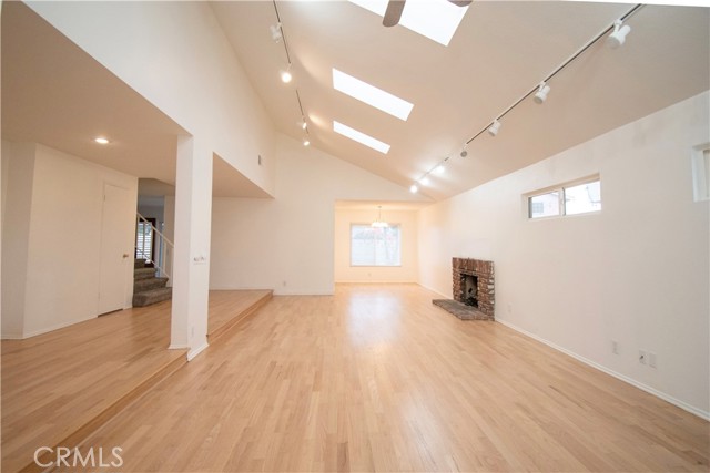 Detail Gallery Image 3 of 23 For 3117 S Linda, Santa Ana,  CA 92704 - 4 Beds | 3 Baths