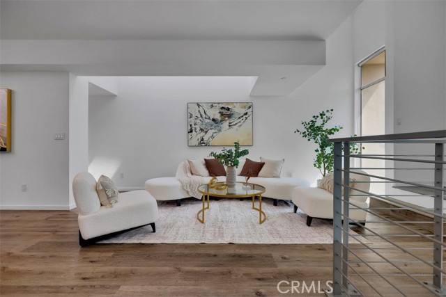 Detail Gallery Image 4 of 27 For 6919 Knowlton Place, Los Angeles,  CA 90045 - 3 Beds | 4 Baths