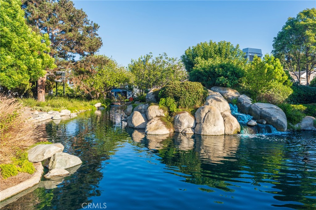 https://media.crmls.org/medias/f3f8be8f-50b2-4013-aee4-1c4a6fe4a094.jpg?preset=X-Large