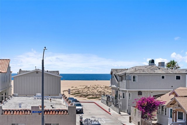 200 E Balboa Boulevard, Newport Beach CA: https://media.crmls.org/medias/f3f90227-0937-4f98-a155-8cc16e1a7c18.jpg