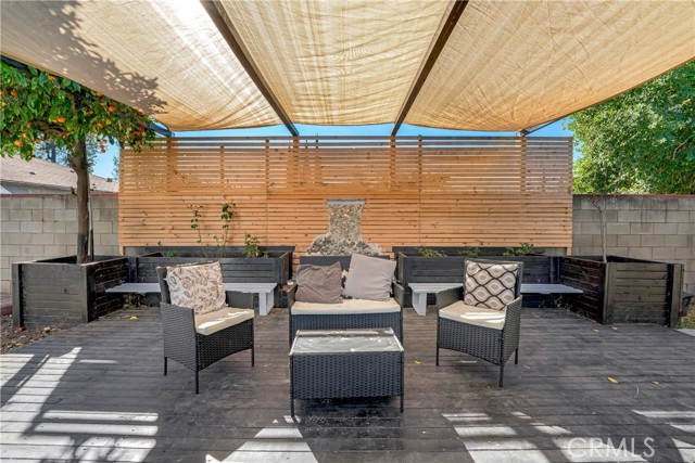 6059 Vantage Avenue, Valley Glen CA: https://media.crmls.org/medias/f3f9bd7f-6c16-45a6-91c8-832260000cbb.jpg