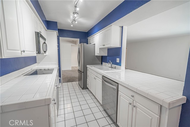 Detail Gallery Image 9 of 31 For 5050 Coldwater Canyon Ave #306,  Sherman Oaks,  CA 91423 - 2 Beds | 2 Baths