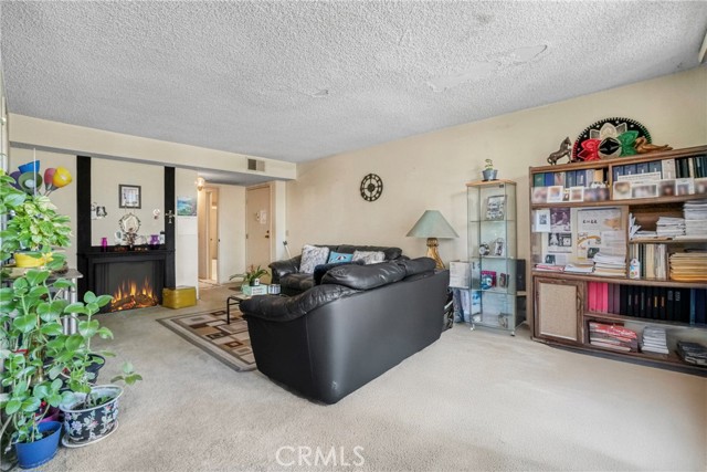 13903 Sherman Way, Van Nuys CA: https://media.crmls.org/medias/f3fa74a2-5cfb-48f7-8ab9-bf2f50b188f2.jpg