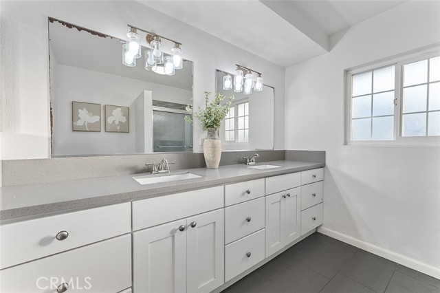 1073 E Knollcrest Drive, Covina CA: https://media.crmls.org/medias/f3fafdb9-6362-4ebe-9197-e636a38e8483.jpg