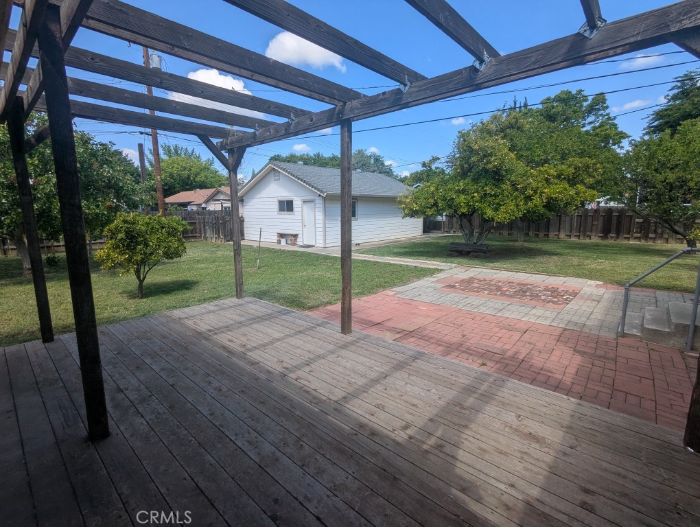 https://media.crmls.org/medias/f3fb0d30-06f2-4cdc-8094-3880e509c769.jpg?preset=X-Large