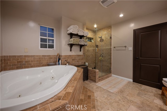 Detail Gallery Image 14 of 29 For 5526 Fulton Ave, Sherman Oaks,  CA 91401 - 4 Beds | 3 Baths