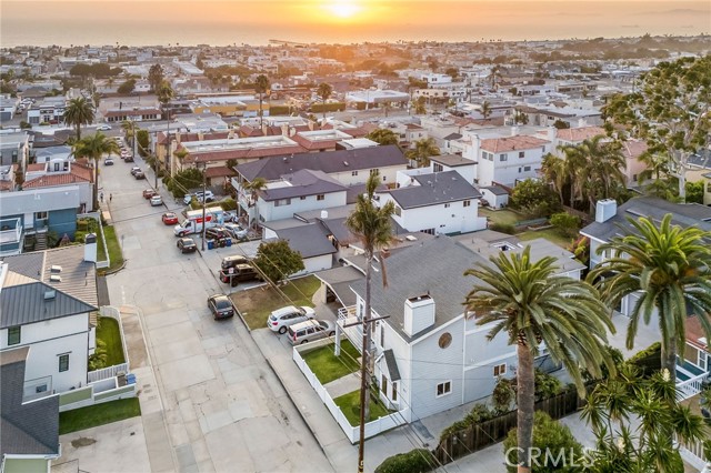 927 6th Street, Hermosa Beach CA: https://media.crmls.org/medias/f3fb7932-6b85-406e-affe-f50746d7f1ef.jpg