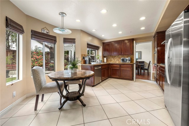 Detail Gallery Image 10 of 37 For 14092 Bancroft Ct, Fontana,  CA 92336 - 3 Beds | 2/1 Baths