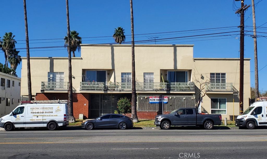 Apartment at 6835 De Soto