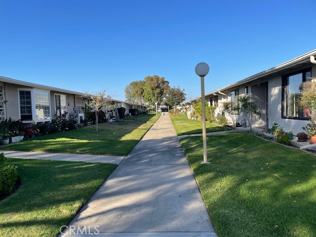 Detail Gallery Image 9 of 26 For 13201 El Dorado Dr #207-I,  Seal Beach,  CA 90740 - 2 Beds | 1 Baths