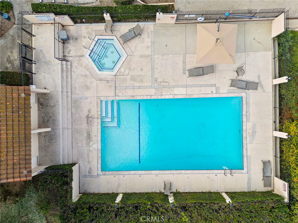 https://media.crmls.org/medias/f4008f7b-187d-4ec6-8ad1-8956f2cb3a48.jpg?preset=X-Large