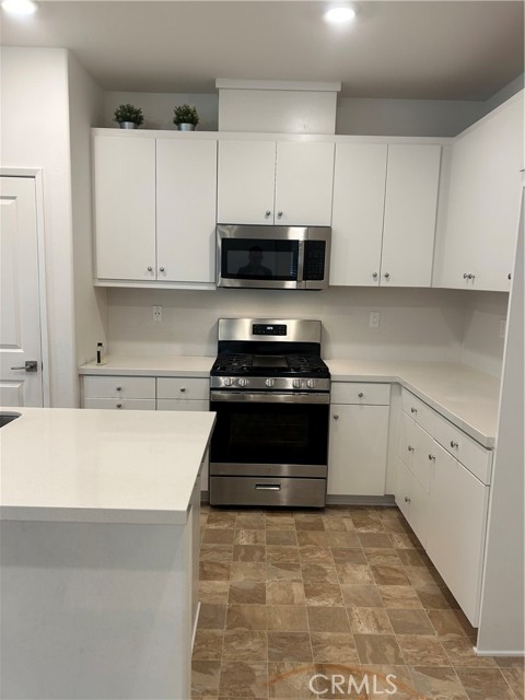 Detail Gallery Image 8 of 24 For 5585 Kate Way #6,  Fontana,  CA 92336 - 2 Beds | 2 Baths