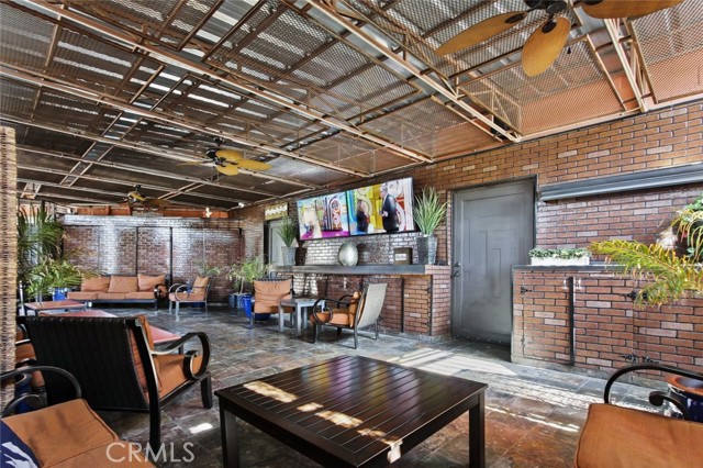8759 Glenoaks Boulevard, Sun Valley CA: https://media.crmls.org/medias/f402332f-2a9a-43c0-a4d8-05ab03db345e.jpg