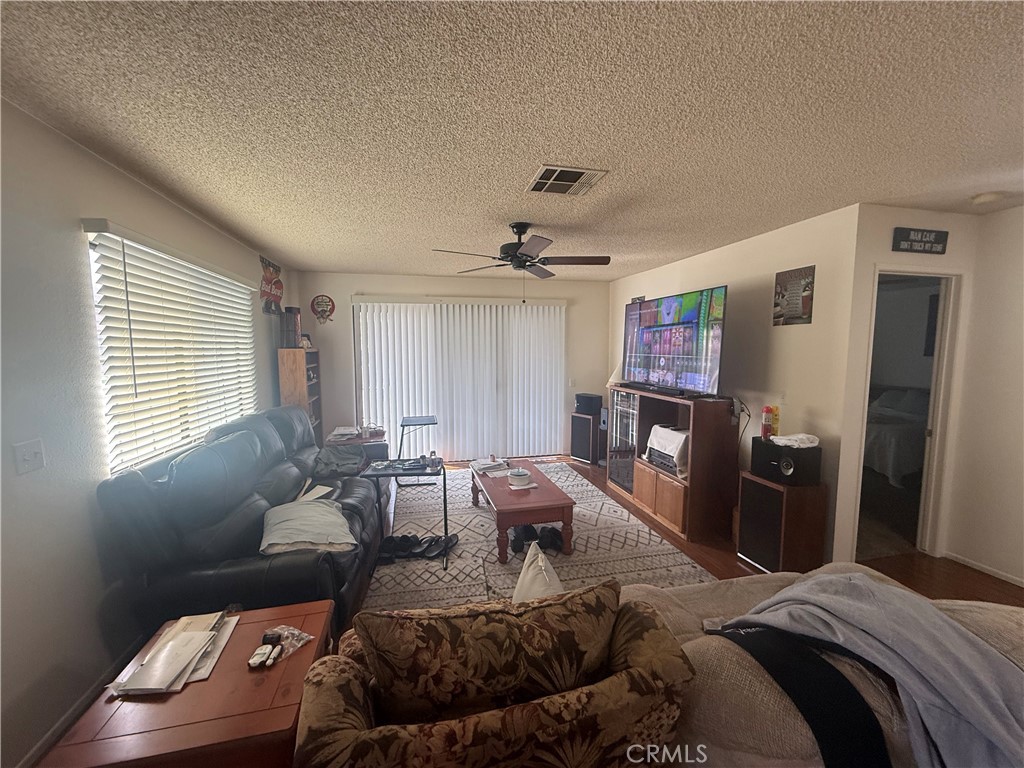 https://media.crmls.org/medias/f4024827-d8d6-48a1-811e-b5939506b9fd.jpg?preset=X-Large