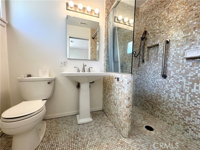 Detail Gallery Image 15 of 29 For 712 W 8th, Claremont,  CA 91711 - 3 Beds | 2 Baths