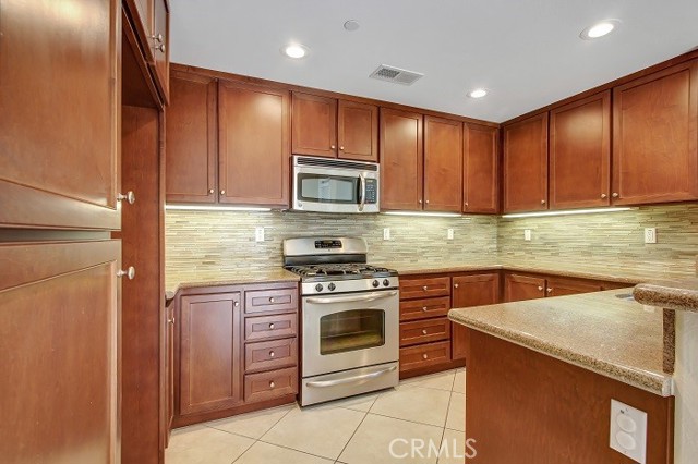 12366 Hollyhock Drive, Rancho Cucamonga CA: https://media.crmls.org/medias/f402dfda-0926-4054-bd39-121b7c196e8b.jpg