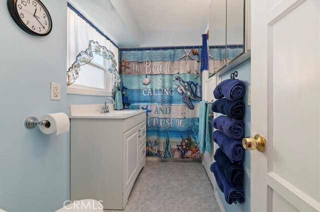 3713 Packard Street, Jurupa Valley CA: https://media.crmls.org/medias/f4038730-7682-4109-9772-f89ac60b7718.jpg