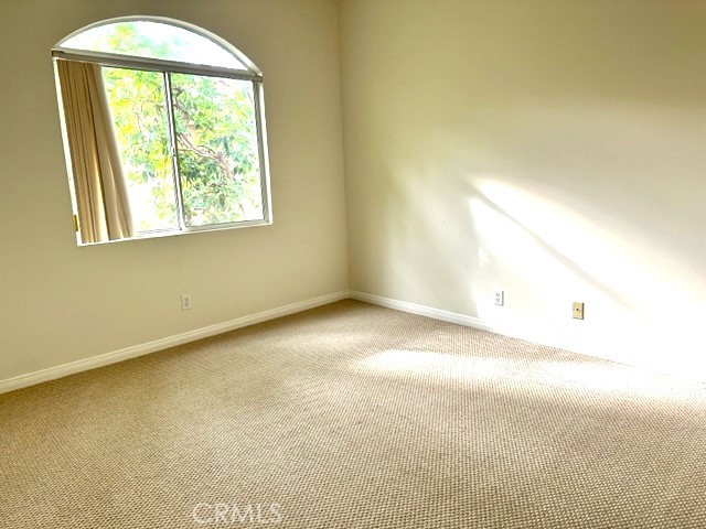 Charming Spacious 3rd bedroom