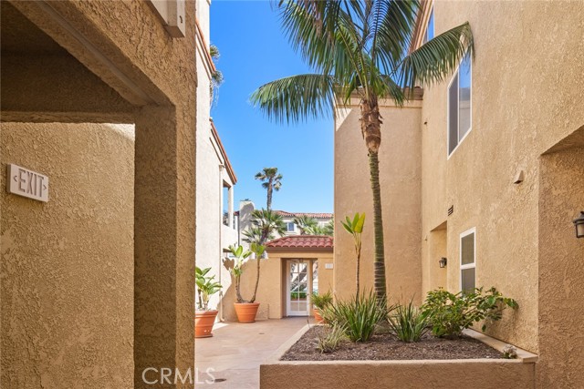 Detail Gallery Image 42 of 47 For 2000 Pacific Coast Hwy #203,  Huntington Beach,  CA 92648 - 1 Beds | 1 Baths