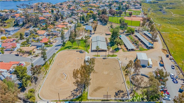23825 N Canyon Lake Drive, Canyon Lake CA: https://media.crmls.org/medias/f4049945-adb3-4f08-8f1a-fbca789d5a83.jpg