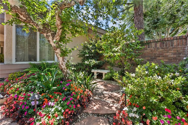 19222 Mayall Street, Northridge CA: https://media.crmls.org/medias/f404cc4c-b0c7-400d-b71a-4076f29ebc21.jpg