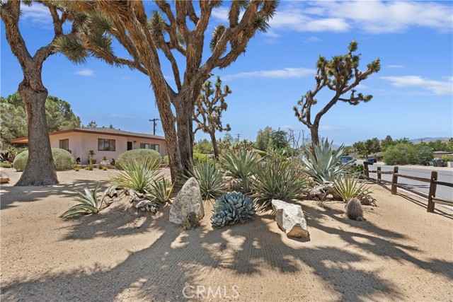 Detail Gallery Image 11 of 48 For 56287 Navajo Trl, Yucca Valley,  CA 92284 - 2 Beds | 1 Baths