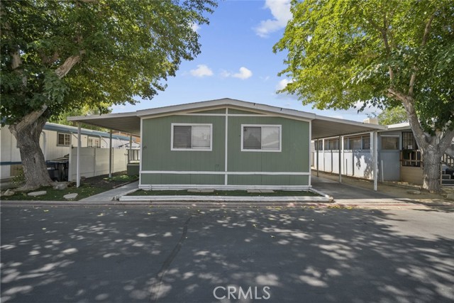 3524 E Avenue R, Palmdale CA: https://media.crmls.org/medias/f404ecf3-11a2-4b62-8fd4-d350b91407d1.jpg