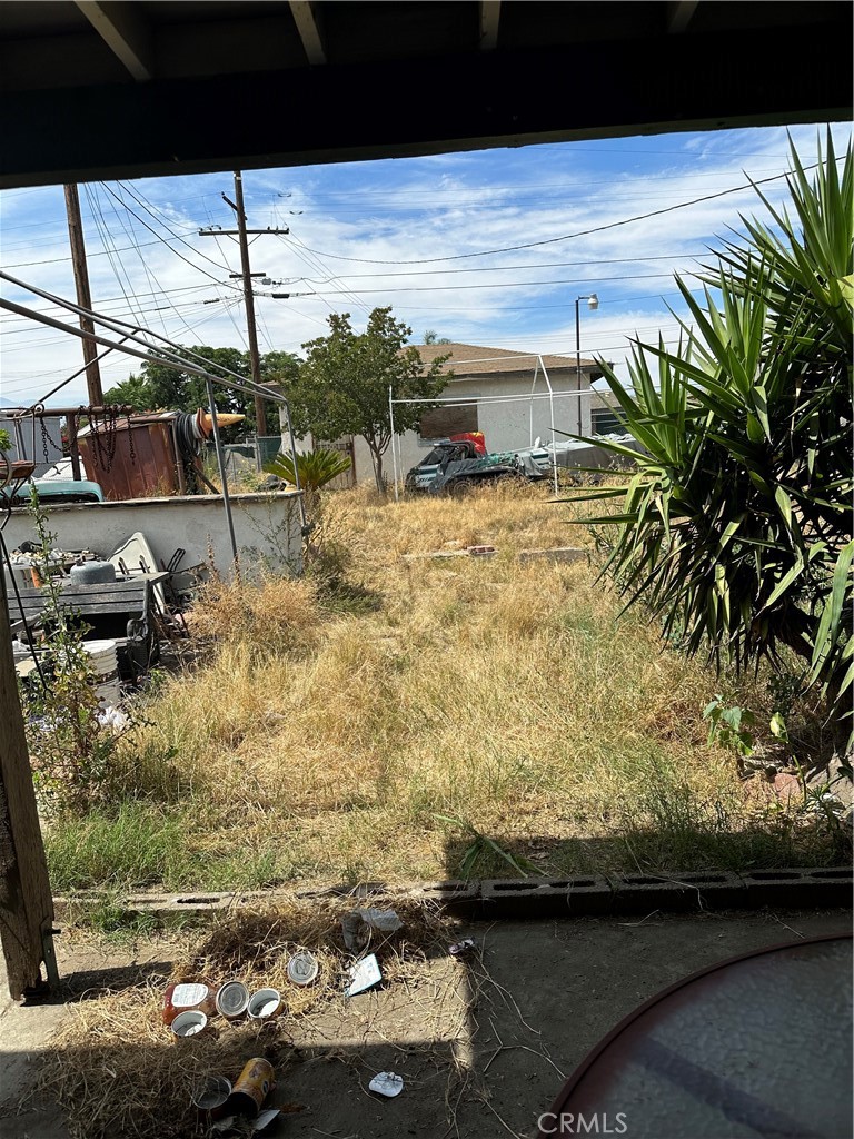 https://media.crmls.org/medias/f405804b-6082-4a69-941e-5b6b7371bda2.jpg?preset=X-Large