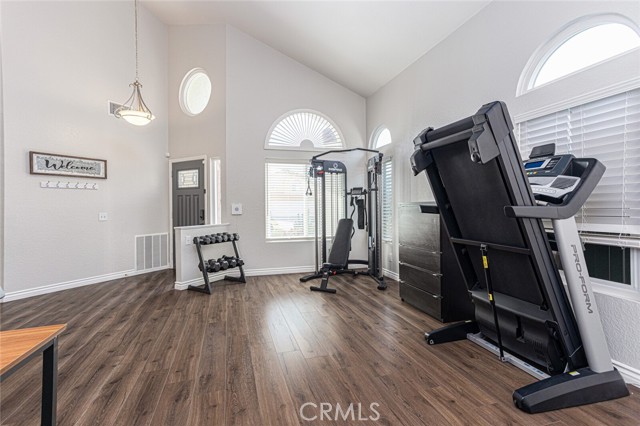 Detail Gallery Image 6 of 27 For 10352 Desert Star St, Moreno Valley,  CA 92557 - 4 Beds | 2/1 Baths