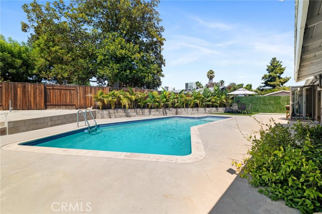 19945 Gresham Street, Northridge CA: https://media.crmls.org/medias/f4069d1a-6270-4da5-a0f7-3591b9b2e866.jpg