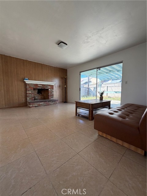 Detail Gallery Image 6 of 7 For 8471 Rembrandt Dr, Huntington Beach,  CA 92647 - 3 Beds | 1 Baths