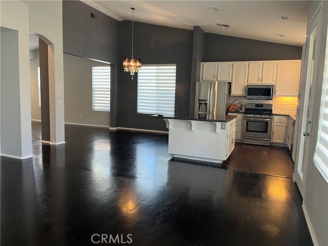 511 Shasta Drive, Corona CA: https://media.crmls.org/medias/f408432a-51ad-4b8c-aa63-abd3ff66c674.jpg