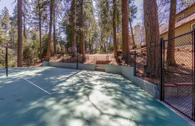 Detail Gallery Image 5 of 69 For 733 Crest Estates Dr, Lake Arrowhead,  CA 92352 - 5 Beds | 3/1 Baths