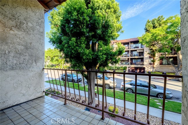 Detail Gallery Image 9 of 34 For 323 N Jackson #119,  Glendale,  CA 91206 - 2 Beds | 2/1 Baths