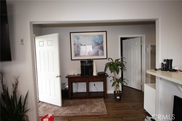 525 W 107th Street, Los Angeles CA: https://media.crmls.org/medias/f408d98d-e017-461c-8235-820ed1e42ac4.jpg
