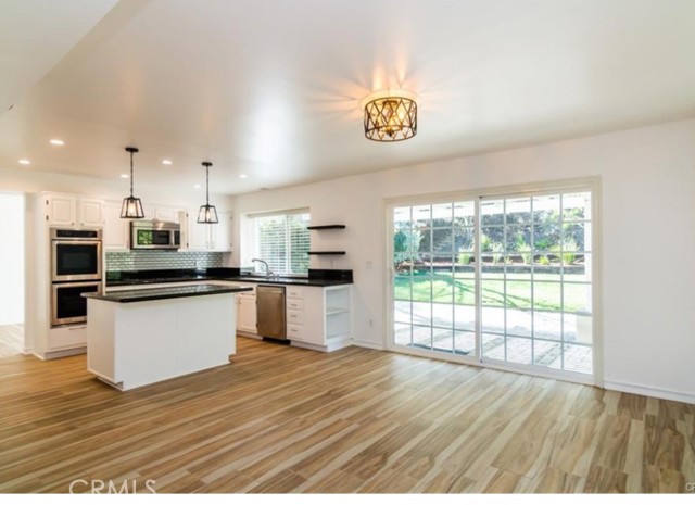 Detail Gallery Image 3 of 7 For 5021 Dantes View Dr, Calabasas,  CA 91301 - 4 Beds | 3 Baths