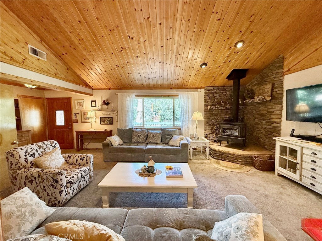 https://media.crmls.org/medias/f40b0098-5aa3-49c9-bb49-5a1208f488ca.jpg?preset=X-Large